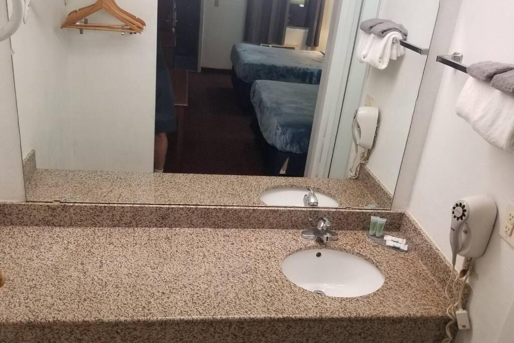 Osu Queen Hotel Room 118 Booking Stillwater Exteriör bild