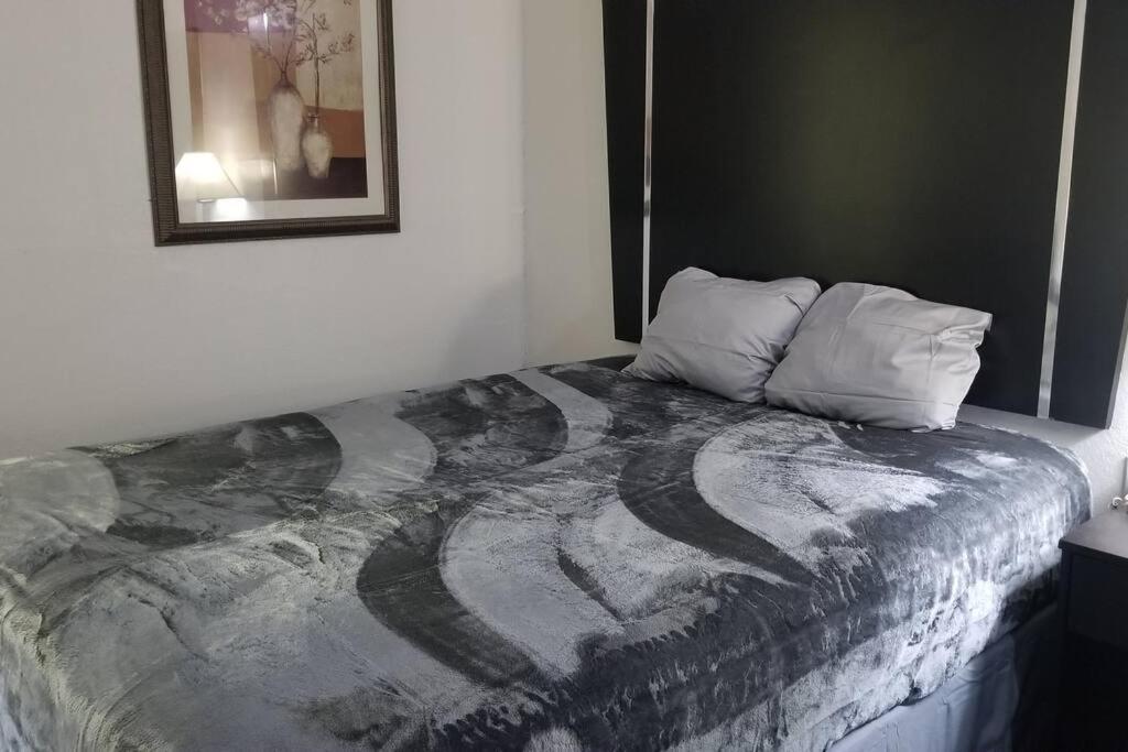 Osu Queen Hotel Room 118 Booking Stillwater Exteriör bild